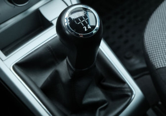 Подержанный автомобиль Opel Astra Sedan 2012 года (14 фото)