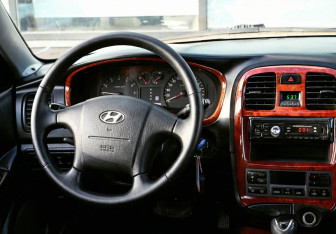 Подержанный автомобиль Hyundai Sonata 2005 года (17 фото)