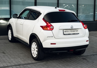 Подержанный автомобиль Nissan Juke 2012 года (3 фото)