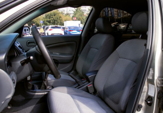 Подержанный автомобиль Nissan Almera Classic 2007 года (14 фото)