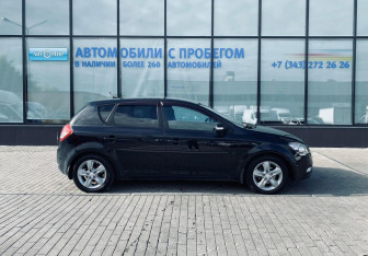 Подержанный автомобиль Kia Ceed Hatchback 2012 года (6 фото)