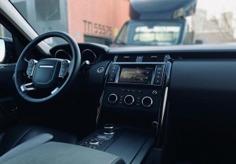 Подержанный автомобиль Land Rover Discovery 2017 года (12 фото)