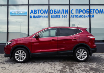 Подержанный автомобиль Nissan Qashqai 2014 года (16 фото)