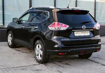 Подержанный автомобиль Nissan X-Trail 2014 года (3 фото)