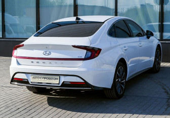 Подержанный автомобиль Hyundai Sonata 2023 года (5 фото)