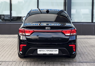 Подержанный автомобиль Kia Rio Sedan 2017 года (4 фото)