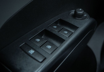 Подержанный автомобиль Chevrolet Aveo Sedan 2013 года (15 фото)