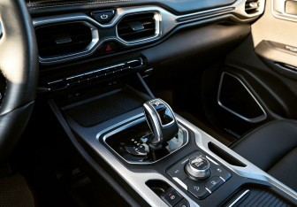 Подержанный автомобиль Geely Okavango 2022 года (11 фото)