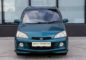 Подержанный автомобиль Daihatsu YRV 2001 года (8 фото)