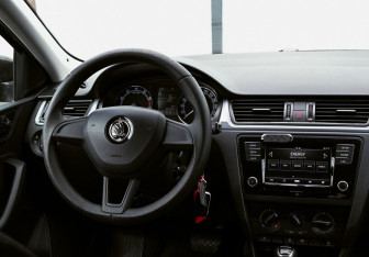 Подержанный автомобиль Skoda Rapid Liftback 2018 года (17 фото)