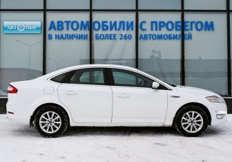 Подержанный автомобиль Ford Mondeo Liftback 2010 года (6 фото)
