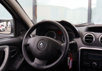 Подержанный автомобиль Renault Duster 2012 года (16 фото)