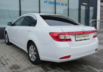 Подержанный автомобиль Chevrolet Epica 2010 года (3 фото)