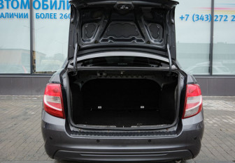 Подержанный автомобиль LADA (ВАЗ) Granta Sedan 2019 года (17 фото)