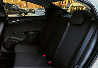 Подержанный автомобиль Hyundai Solaris Sedan 2011 года (16 фото)