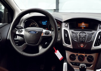 Подержанный автомобиль Ford Focus Hatchback 2012 года (19 фото)