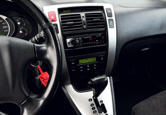 Подержанный автомобиль Hyundai Tucson 2007 года (9 фото)