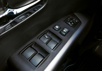 Подержанный автомобиль Mitsubishi Outlander 2012 года (11 фото)
