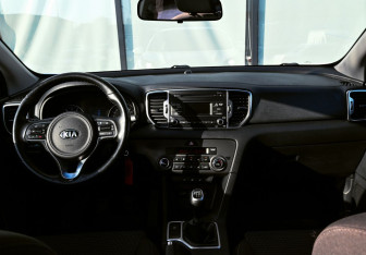 Подержанный автомобиль Kia Sportage 2017 года (12 фото)