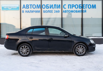 Подержанный автомобиль Volkswagen Jetta Sedan 2007 года (7 фото)