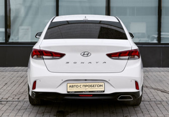 Подержанный автомобиль Hyundai Sonata 2017 года (4 фото)