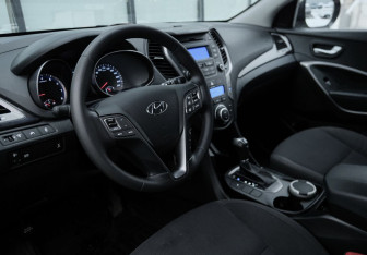 Подержанный автомобиль Hyundai Santa Fe 2013 года (9 фото)