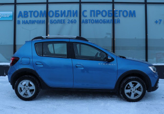 Подержанный автомобиль Renault Sandero 2020 года (6 фото)