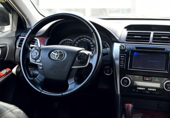 Подержанный автомобиль Toyota Camry Sedan 2013 года (23 фото)