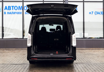 Подержанный автомобиль Honda Stepwgn 2014 года (17 фото)