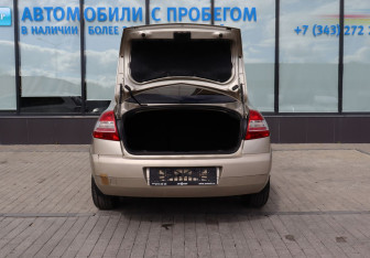 Подержанный автомобиль Renault Megane Sedan 2007 года (18 фото)