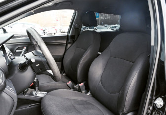 Подержанный автомобиль Kia Rio Hatchback 2013 года (14 фото)