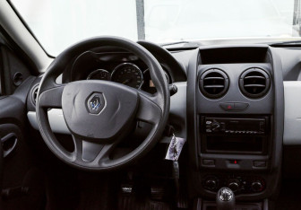 Подержанный автомобиль Renault Duster 2015 года (17 фото)