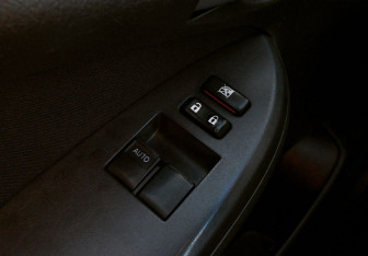Подержанный автомобиль Toyota Corolla Sedan 2012 года (12 фото)