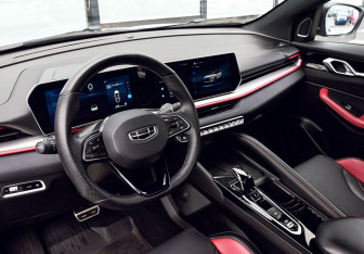 Подержанный автомобиль Geely Coolray 2023 года (17 фото)