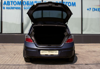 Подержанный автомобиль Opel Astra Hatchback 2010 года (20 фото)