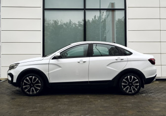 Подержанный автомобиль LADA (ВАЗ) Vesta Sedan 2023 года (2 фото)