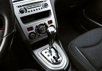 Подержанный автомобиль Peugeot 408 2016 года (10 фото)