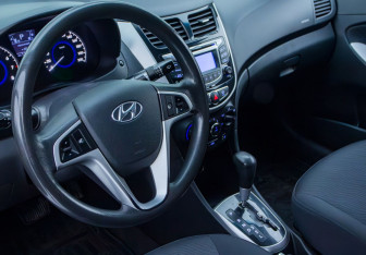 Подержанный автомобиль Hyundai Solaris Hatchback 2012 года (10 фото)