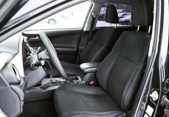 Подержанный автомобиль Toyota RAV4 2014 года (18 фото)