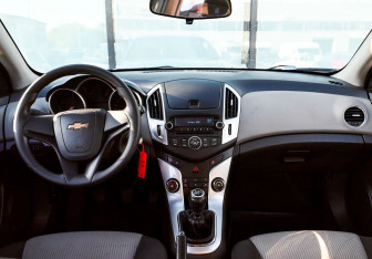 Подержанный автомобиль Chevrolet Cruze Wagon 2014 года (15 фото)