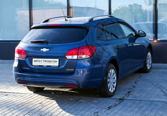 Подержанный автомобиль Chevrolet Cruze Wagon 2014 года (5 фото)
