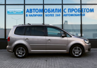Подержанный автомобиль Volkswagen Touran 2012 года (6 фото)