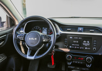 Подержанный автомобиль Kia Rio Sedan 2022 года (11 фото)