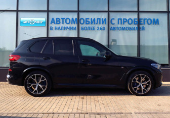 Подержанный автомобиль BMW X5 2020 года (6 фото)