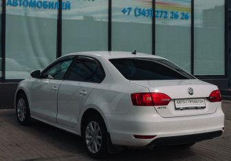Подержанный автомобиль Volkswagen Jetta Sedan 2012 года (3 фото)