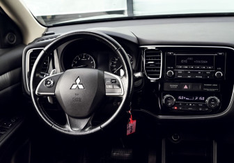 Подержанный автомобиль Mitsubishi Outlander 2013 года (19 фото)