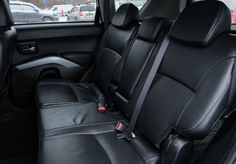 Подержанный автомобиль Peugeot 4007 2012 года (19 фото)