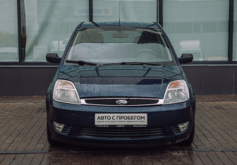 Подержанный автомобиль Ford Fiesta Hatchback 2003 года (8 фото)