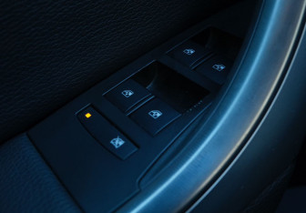 Подержанный автомобиль Opel Astra Hatchback 2011 года (11 фото)