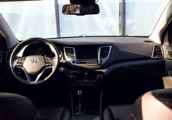Подержанный автомобиль Hyundai Tucson 2016 года (17 фото)